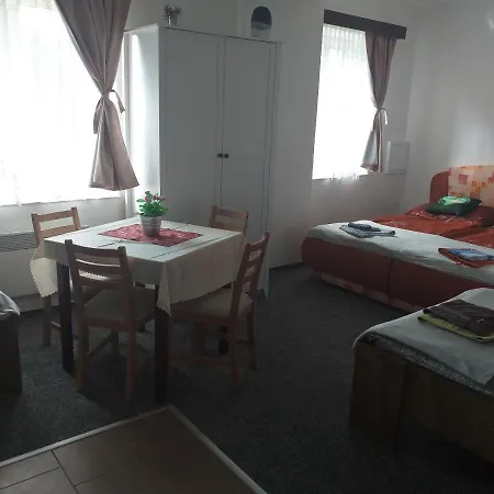 Na Vysluni Apartment Strasin
